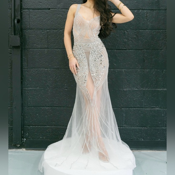 Portia And Scarlett SFB Matrix Long Formal Gown Silver Dress Size 6 Rhinestones - Picture 6 of 12